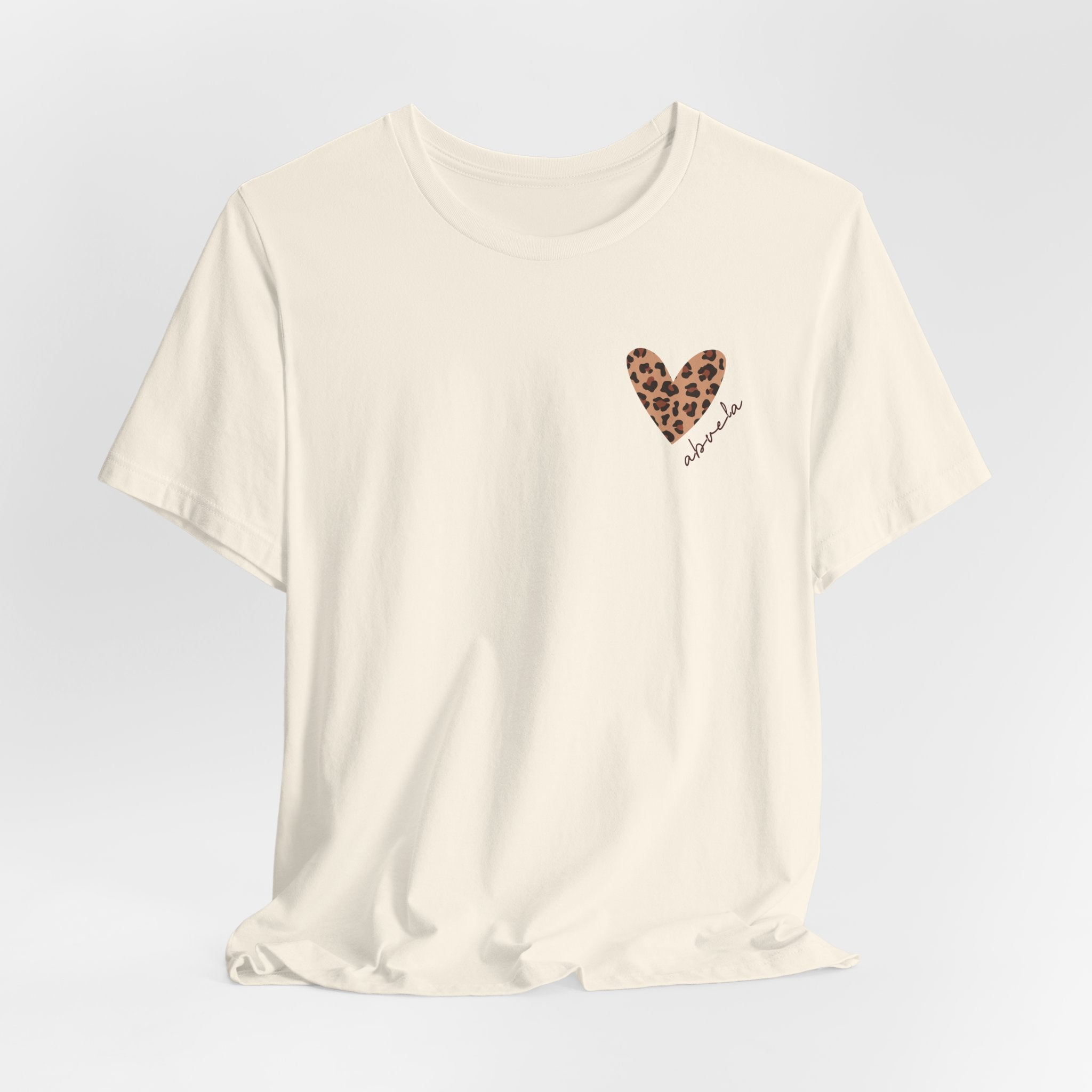 Camiseta para Abuela con Corazón de Leopardo y Nombre Personalizado