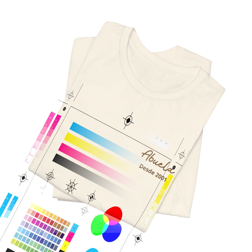 Camiseta bordada para abuela con fecha "Abuela desde" y nombres de los nietos en la manga