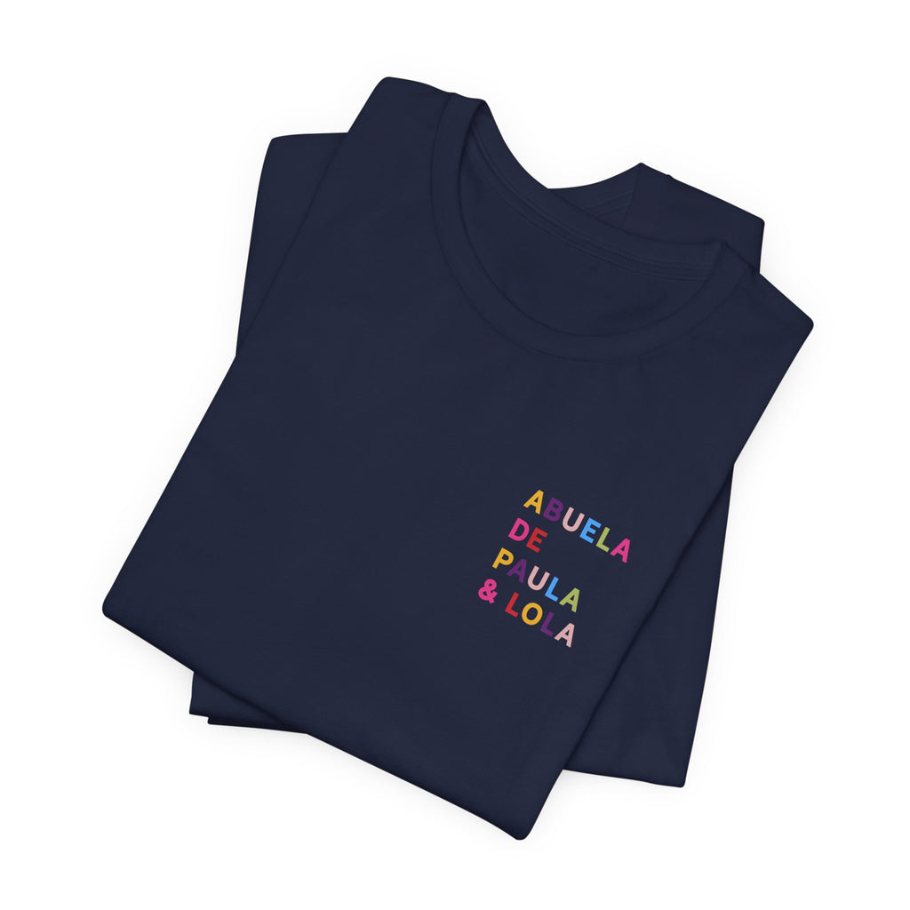 Camiseta personalizada para abuela con nombres multicolor