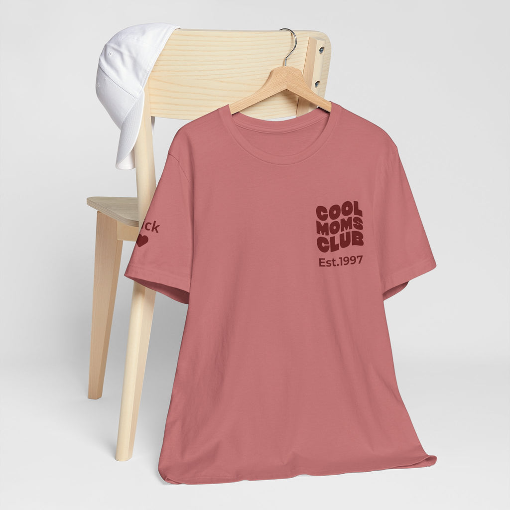 Camiseta: Club de mamás geniales y nombres propios en la manga