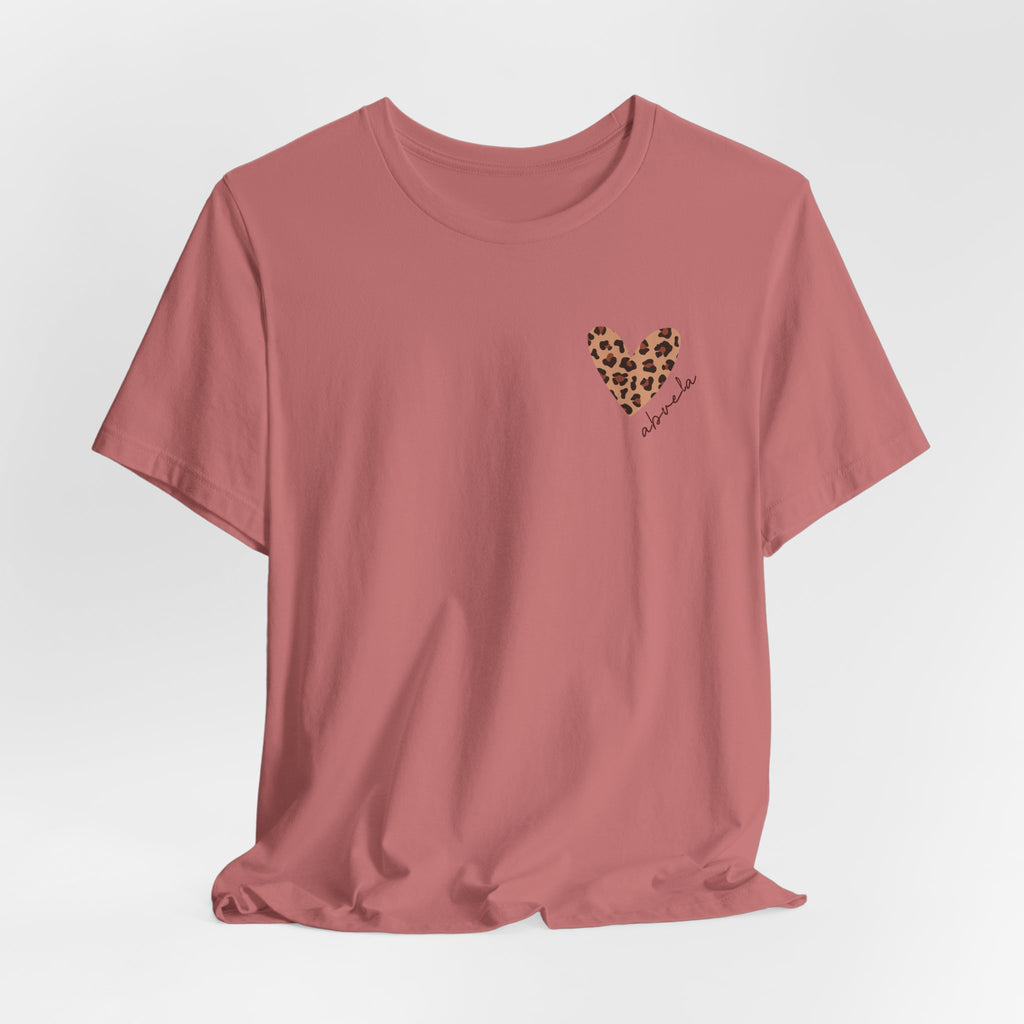 Camiseta para Abuela con Corazón de Leopardo y Nombre Personalizado