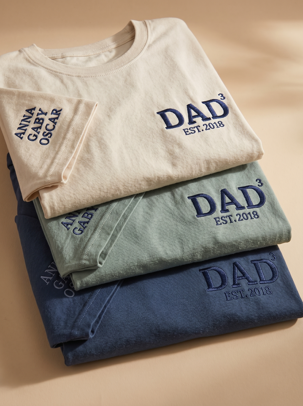 Camiseta Exponente PAPÁ y nombres de pila personalizados en la manga