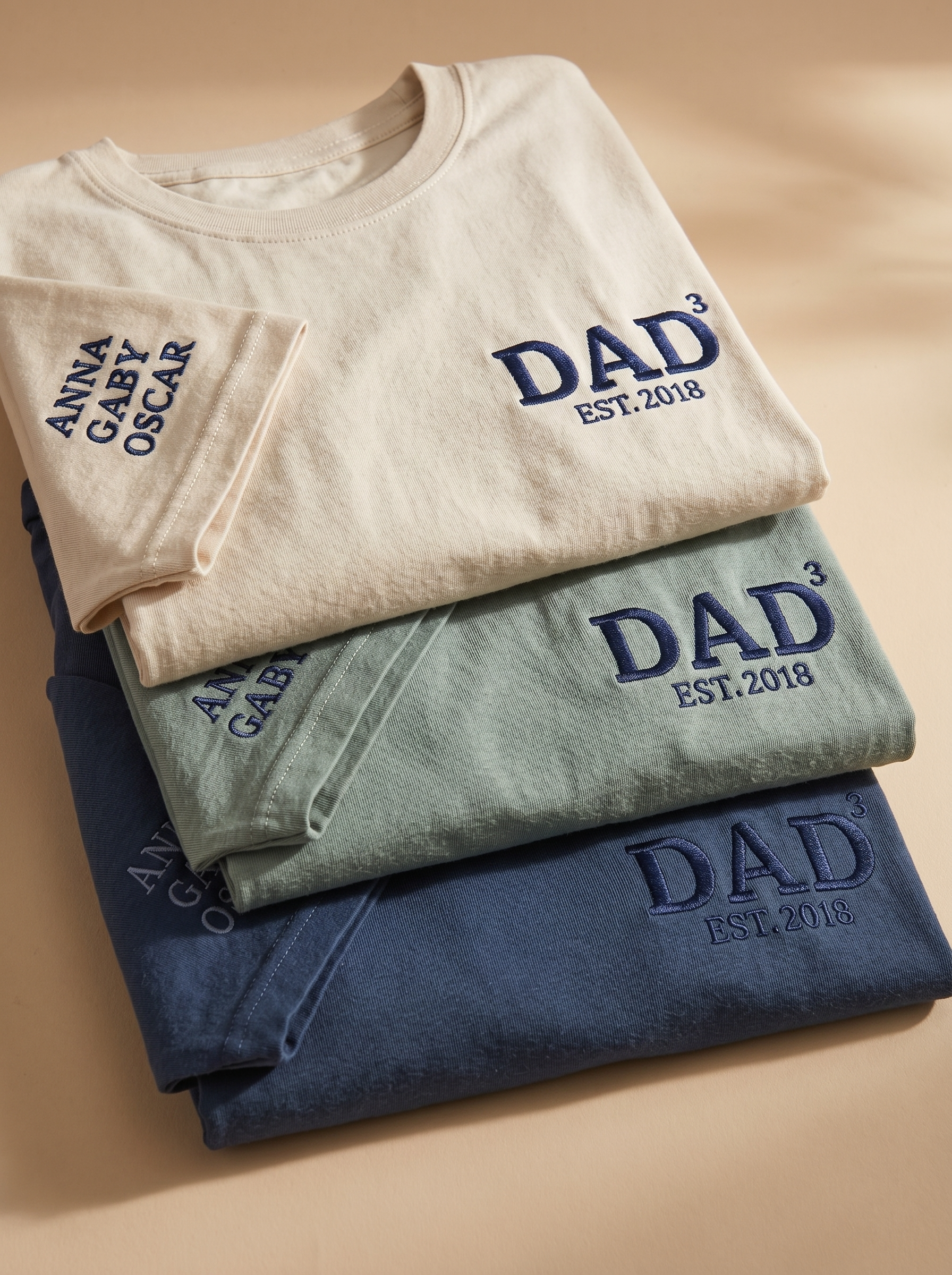 Camiseta Exponente PAPÁ y nombres de pila personalizados en la manga